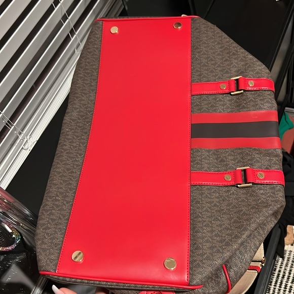 Large, Michael Kors duffel bag with engraved “J” - Picture 7 of 8